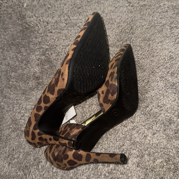 Heels - Picture 4 of 4